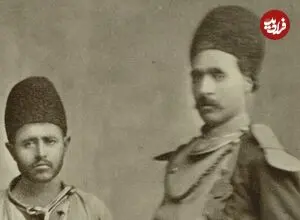 عکس| سفر زمان؛ عکس یادگاری «مامور قاجاری و زندانی‌های زنجیری»؛ 140 سال قبل