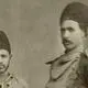 عکس| سفر زمان؛ عکس یادگاری «مامور قاجاری و زندانی‌های زنجیری»؛ 140 سال قبل