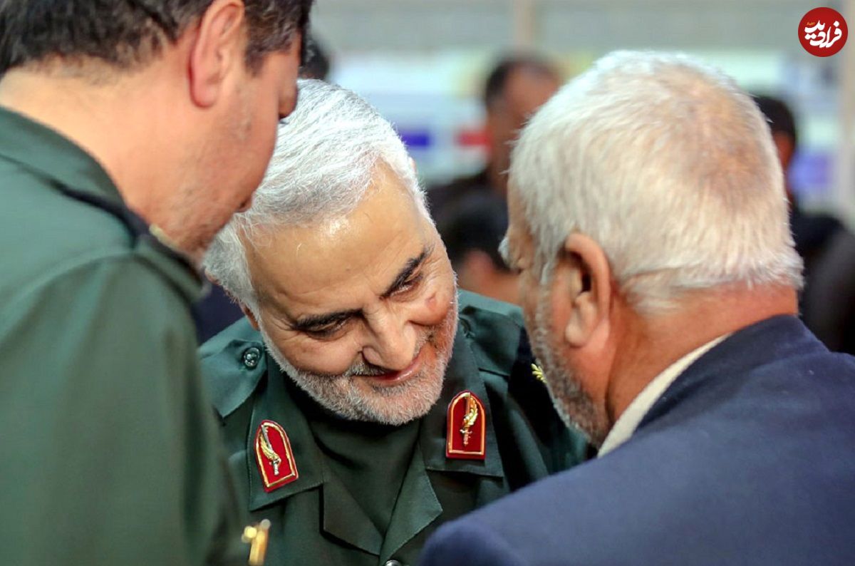 عکس؛ سفر در زمان؛ «سردار سلیمانی» در حال بازی کردن با سه نوه اش؛ دهه 90