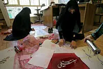 (عکس) سفر به ایران قدیم؛ آگهی تبلیغاتی این ۴ زن برای انتخابات خبرساز شد
