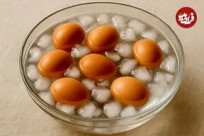 چرا نباید تخم‌مرغ آب‌پز را بلافاصله در آب سرد بیاندازیم؟