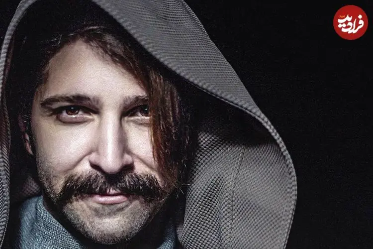 ببینید| سفر در زمان؛ «حمید هیراد» در حال سه تار نوازی در 26 سالگی؛ سال 96