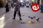 عکس؛ هنر خیابانی؛ خلاقیت بامزه هنرمندی که «سنگفرش پیاده‌رو» را به «برکۀ پر از آب» تبدیل کرده است