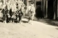 عکس| سفر به ایران قدیم؛ کاروان درشکه‌هایی که از همدان به تهران می‌رفتند؛ 100 سال قبل