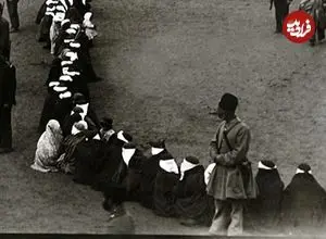 عکس| سفر زمان؛ صف طولانی زنان تهرانی در میدان مشق در دوران قاجار