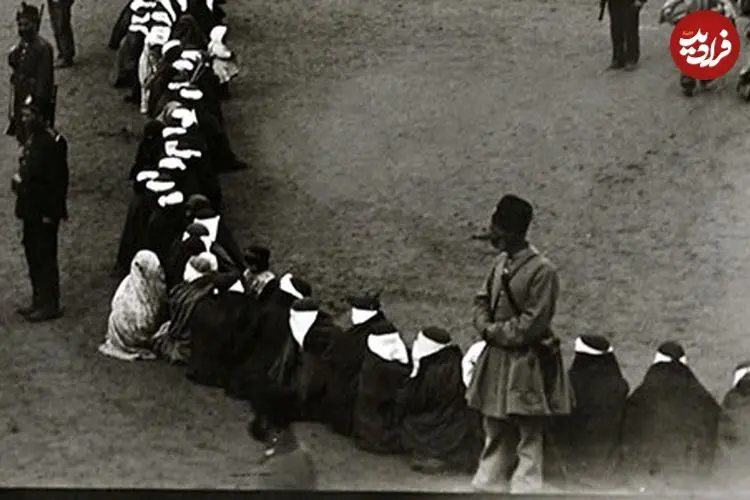 عکس| سفر زمان؛ صف طولانی زنان تهرانی در میدان مشق در دوران قاجار