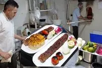 ببینید| غذای خیابانی در ایران؛ پخت کباب بناب و جوجه کباب در اندیشه