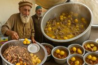 ببینید؛ غذای خیابانی در افغانستان؛ پخت غذای سنتی رش با گوشت بره و سیب زمینی