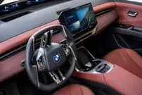 تقصیر جوان‌هاست!؛ مدیر بی‌ام‌و دلیل حذف دکمه‌های فیزیکی را پیدا کرد