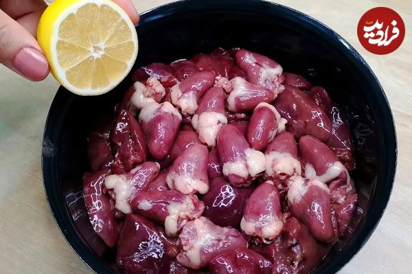 (ویدئو) نحوه درست کردن یک غذای ترکیه ای خوشمزه با 700 گرم دل و جگر مرغ