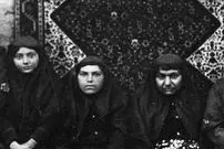 عکس| سفر به ایران قدیم؛ زنان عهد قاجار پای بساط «غذا و هندوانه و قلیان»؛ 135 سال قبل