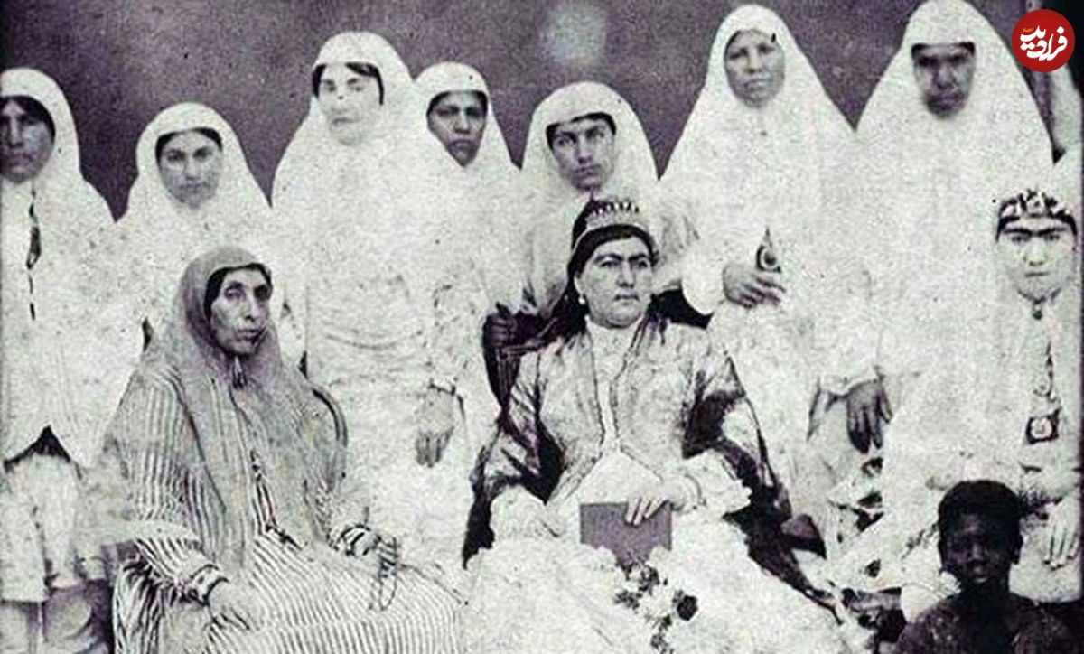عکس؛ سفر در زمان؛ سنگ قبر دختر ناصرالدین شاه قاجار ملقب به «عزالسلطنه» در بهشت زهرا