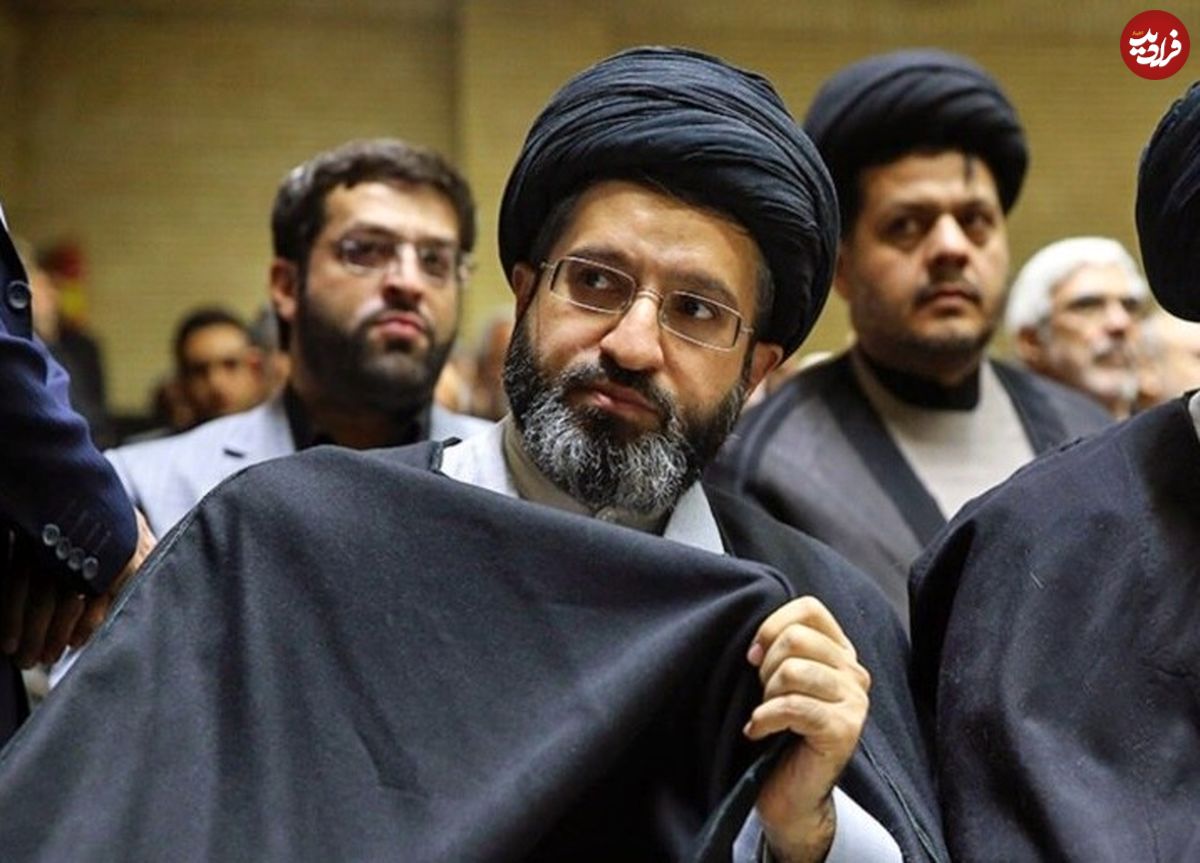 عکس؛ سفر به تاریخ؛ «سید مسعود خامنه‌ای، فرزند رهبر انقلاب» در مراسم ترحیم مادر «سردار سلیمانی»؛ سال 96