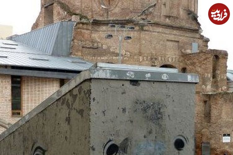 عکس؛ هنر خیابانی؛ خلاقیت هنرمندی که «ورودی مترو» را به «کوسه» تبدیل کرده است