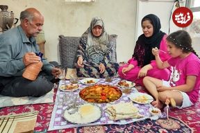 ببینید؛ غذای روستایی در ایران؛ پخت یک پلوخورشت محلی با مرغ و بامیه