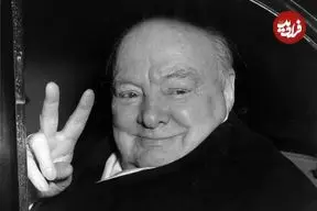 عکس| سفر در زمان؛ «چرچیل 71 ساله» در کنار یکی از افسران ارشد ارتش بریتانیا؛ سال 1323