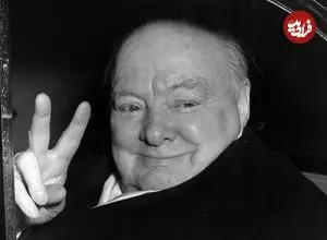 عکس| سفر در زمان؛ «چرچیل 71 ساله» در کنار یکی از افسران ارشد ارتش بریتانیا؛ سال 1323