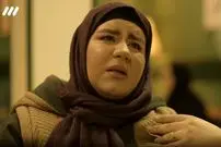 عکس| سفر در زمان؛ «ساناز» سریال کلینیک رویا در کنار برج آزادی؛ سال 1404