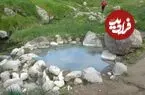 عکس| سفر زمان؛ مردان قاجاری با لُنگ در حال آبتنی در چشمه آبگرم؛ 140 سال قبل
