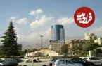 عکس| سفر به تهران قدیم؛ «نوجوان دستفروش در میدان ونک»؛ سال 1352