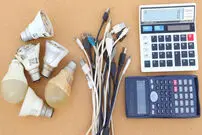 ببینید؛ ساخت یک لامپ خلاقانه با استفاده از ماشین‌حساب، کابل USB و لامپ LED قدیمی