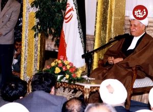 عکس؛ سفر در زمان؛ «هاشمی رفسنجانی در کنار رهبر انقلاب» در یک مراسم ختم؛ سال 75