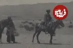 عکس| سفر زمان؛ یک کاروان در یک جاده بیابانی به سمت تهران؛ 135 سال قبل
