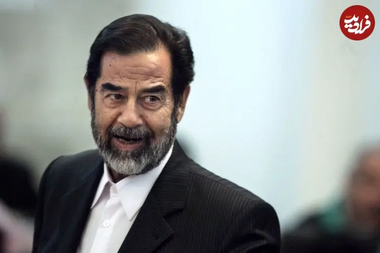 عکس| سفر در زمان؛ «صدام حسین» در حال نماز خواندن در خانه ای در بغداد؛ سال 1369