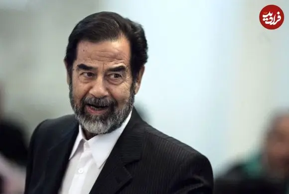 عکس| سفر در زمان؛ «صدام حسین» در حال نماز خواندن در خانه ای در بغداد؛ سال 1369