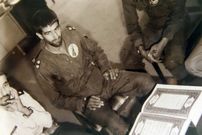 عکس؛ سفر در زمان؛ «شهید عباس بابایی» در یک مهمانی خانوادگی؛ دهه 50