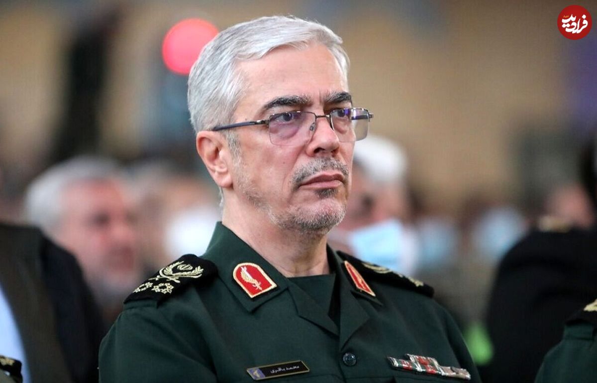 عکس؛ سفر به تاریخ؛ تیپ متفاوت «سرلشگر باقری» در راهپیمایی 22 بهمن؛ سال 1398