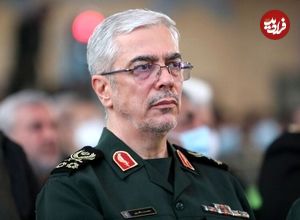 عکس؛ سفر به تاریخ؛ تیپ متفاوت «سرلشگر باقری» در راهپیمایی 22 بهمن؛ سال 1398