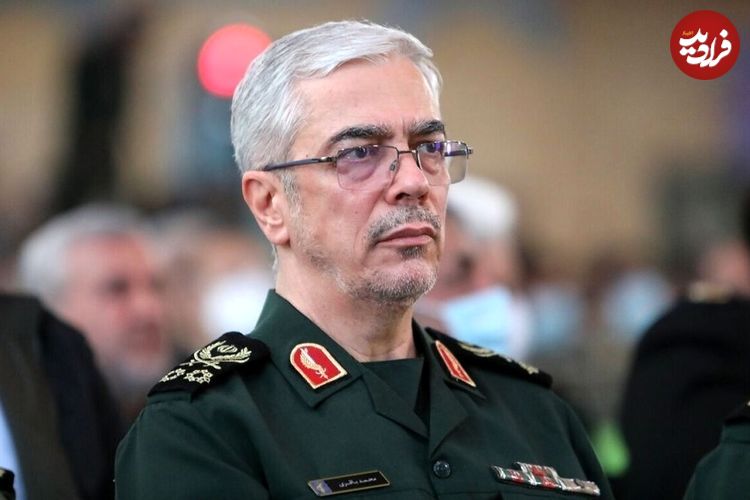 عکس؛ سفر به تاریخ؛ تیپ متفاوت «سرلشگر باقری» در راهپیمایی 22 بهمن؛ سال 1398