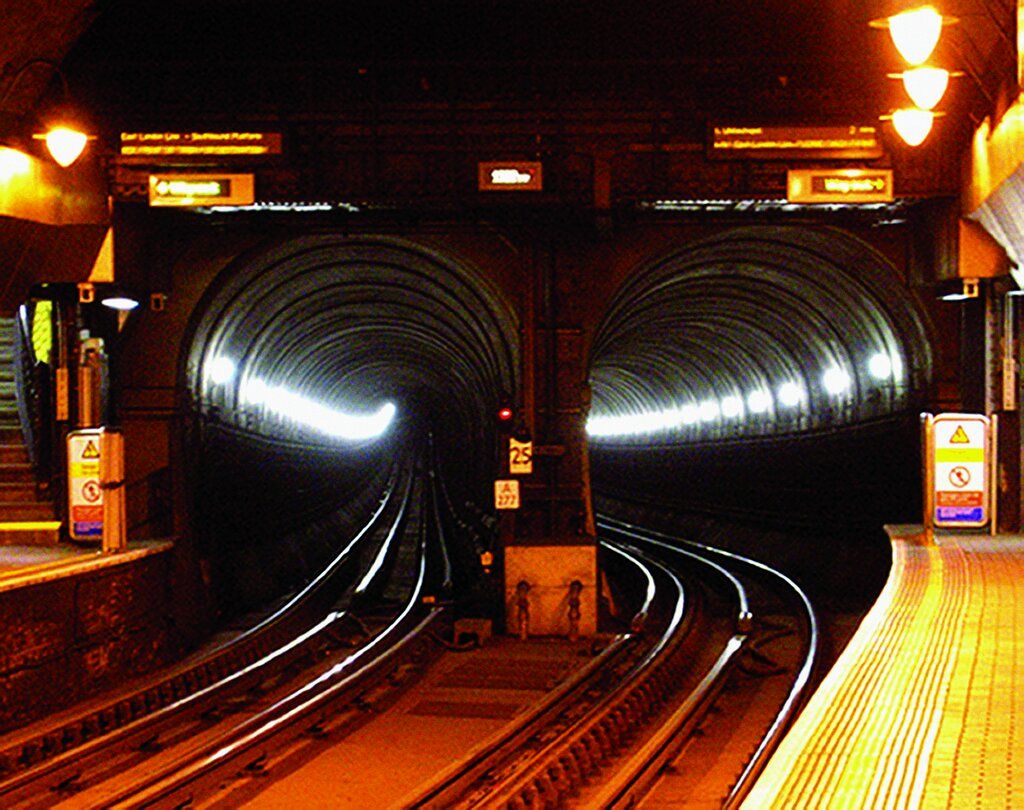 (عکس) تونل‌های عجیب جهان
