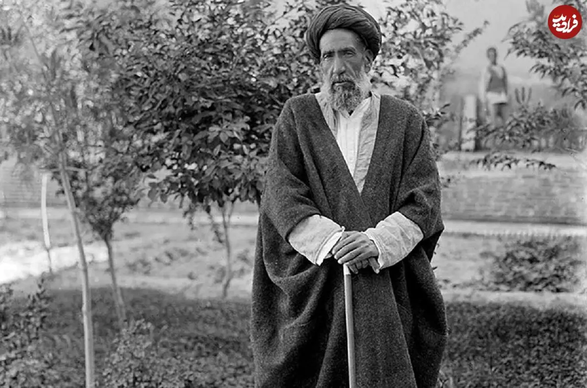 عکس| سفر در زمان؛ «آیت‌الله سیدحسن مدرس» بعد ترور نافرجام در بیمارستان؛ سال 1305