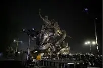 ببینید؛ رونمایی از بزرگترین مجسمه اقتباسی ایران با عنوان «نبرد رستم، رخش و اژدها» 