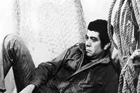 عکس؛ سفر در زمان؛ بهروز وثوقی به خاطر «قیصر» به دادگستری شکایت کرد