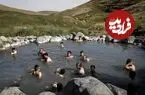 عکس| سفر زمان؛ آبتنی و شوخی در چشمه آبگرم سرعین در دوران ناصرالدین شاه