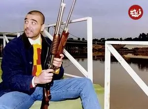 عکس| سفر در زمان؛ «عدی پسر بی رحم صدام» در حال موتورسواری با همسر و فرزندش؛ دهه 60