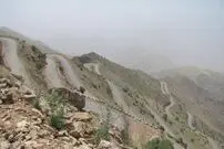 عکس| سفر زمان؛ عبور کامیون‌ها از جادۀ صعب‌العبور بوشهر به شیراز؛ 94 سال قبل
