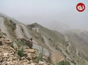 عکس| سفر زمان؛ عبور کامیون‌ها از جادۀ صعب‌العبور بوشهر به شیراز؛ 94 سال قبل