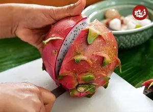 ببینید| غذای خیابانی در تایلند؛ تهیه سالاد با دراگون فروت، رامبوتان و تخم بلدرچین در بانکوک