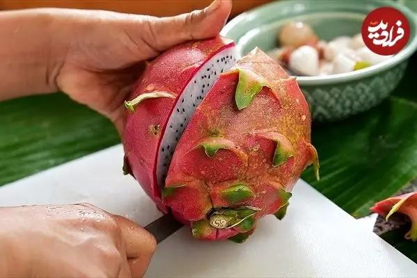 ببینید| غذای خیابانی در تایلند؛ تهیه سالاد با دراگون فروت، رامبوتان و تخم بلدرچین در بانکوک