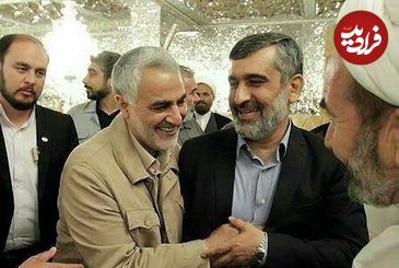 عکس؛ سفر به تاریخ؛ اشک‌های «حاج قاسم سلیمانی» در گوشه‌ای از حرم امام رضا (ع)؛ دهۀ 90