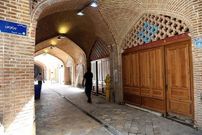 عکس؛ خانه پلاک ۱۷ پامنار؛ می‌خواهد اصیل بماند اما درب آن نمی‌گذارد!