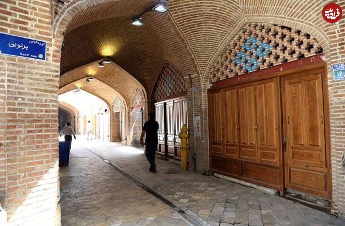 عکس؛ خانه پلاک ۱۷ پامنار؛ می‌خواهد اصیل بماند اما درب آن نمی‌گذارد!