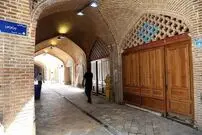 عکس؛ خانه پلاک ۱۷ پامنار؛ می‌خواهد اصیل بماند اما درب آن نمی‌گذارد!