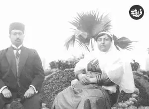 عکس| سفر زمان؛ تصویری از نماز میت بر پیکر «ملکه جهان، مادر احمدشاه» در کربلا؛ ۷۸ سال قبل
