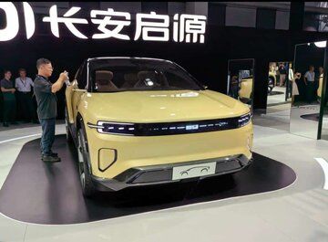 ( عکس) این خودروی چینی همزمان یک وانت و یک شاسی‌بلند است!