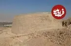 عکس| سفر زمان؛ بالا رفتن از دیوار «برج خاموشان شهرری» در دوران قاجار